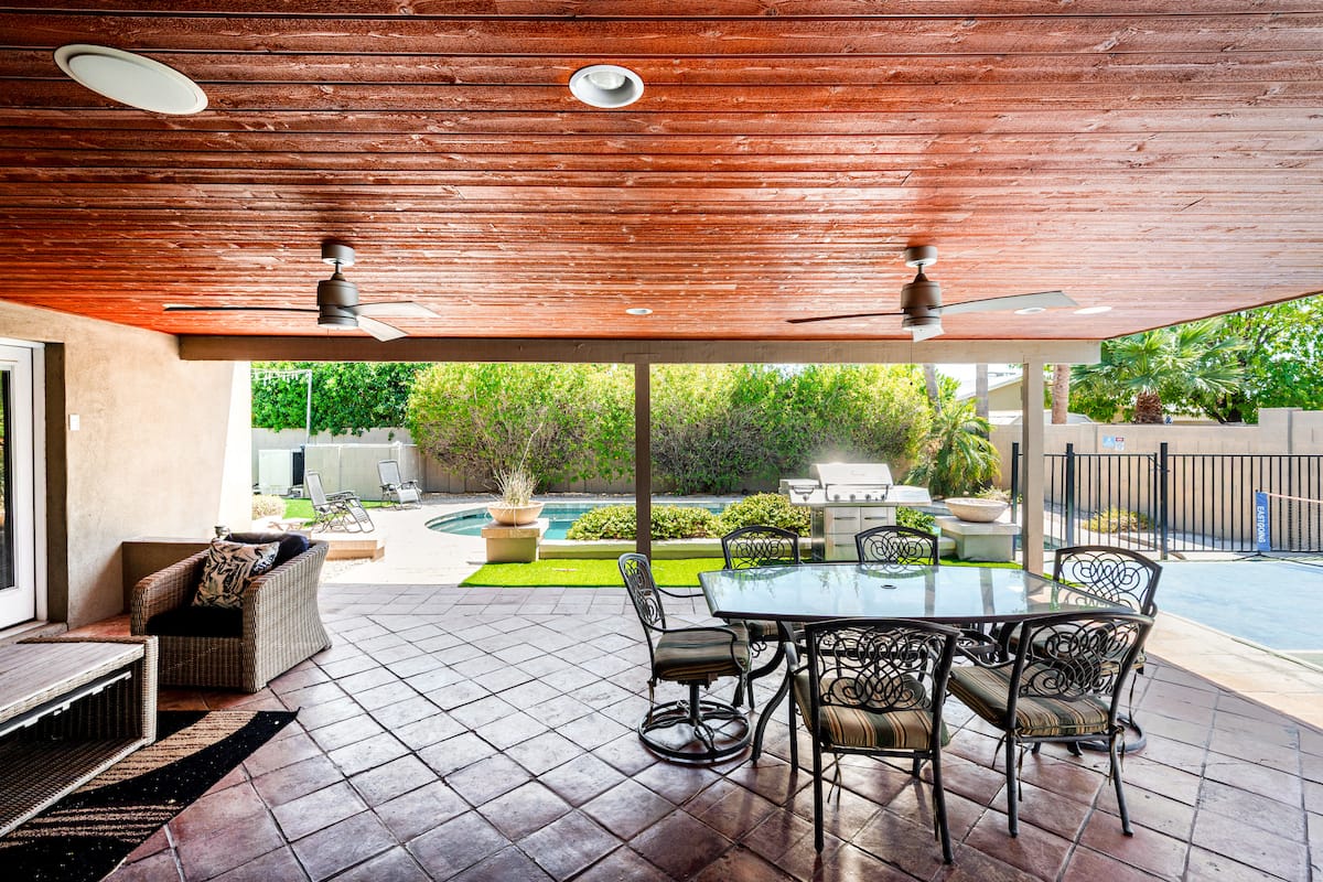 Acoma covered patio and outdoor dining